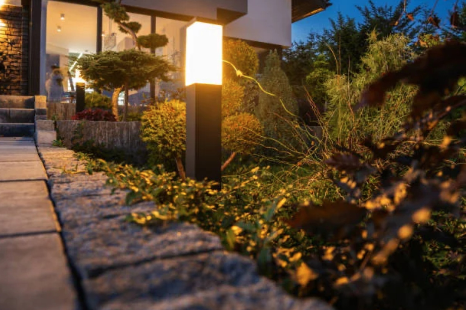 Outdoor lighting installation