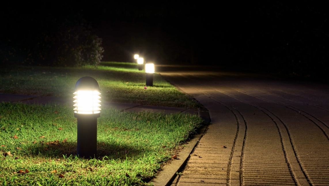 Garden path lighting installation
